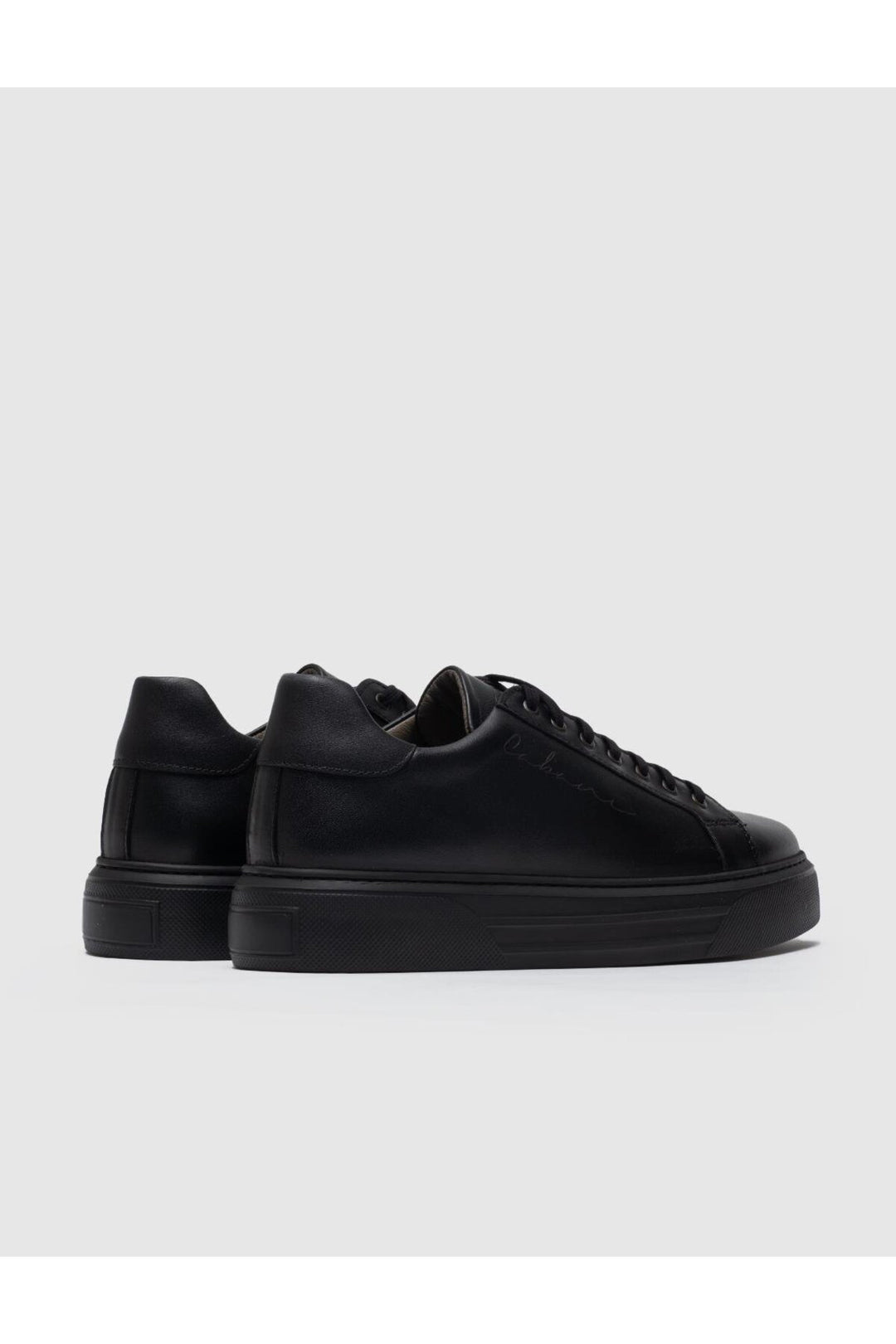Cabani Shoes Chaussures de sport pour hommes en cuir véritable noires avec lacets et motif d'écriture. - Noir