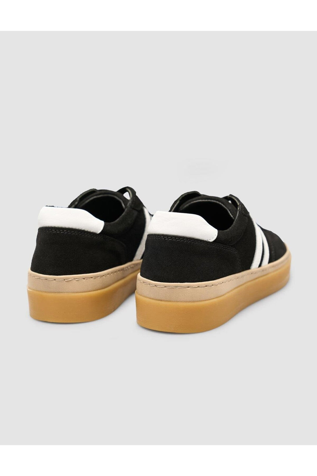 Cabani Shoes Baskets femme en suède noir avec bande. - Multicolore