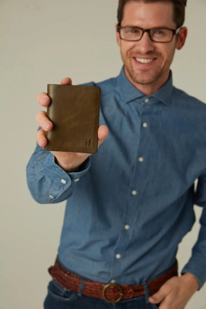Helmbrook Portefeuille en cuir véritable pour homme Slim Design Multi-Bay Protégé par RFID Dayton Khaki Plus