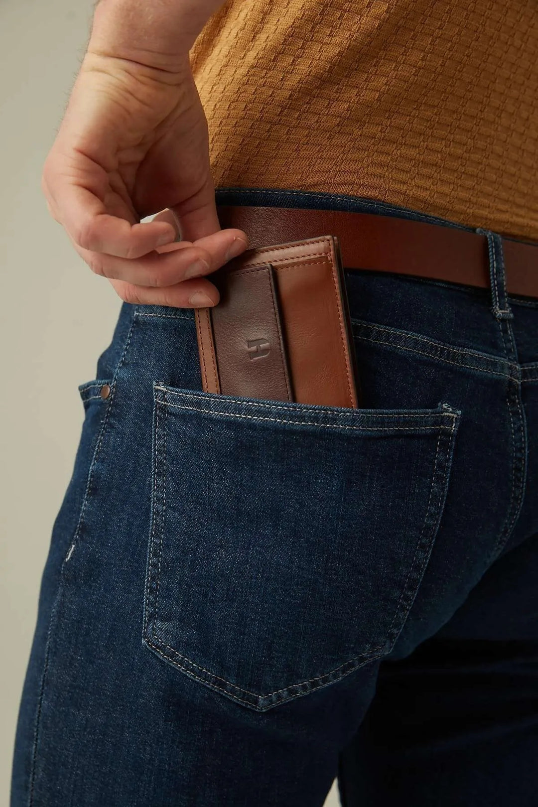 helmbrook Portefeuille en cuir véritable pour homme Design de poche Multi-Baie RFID Protégé Café Rigby Tan