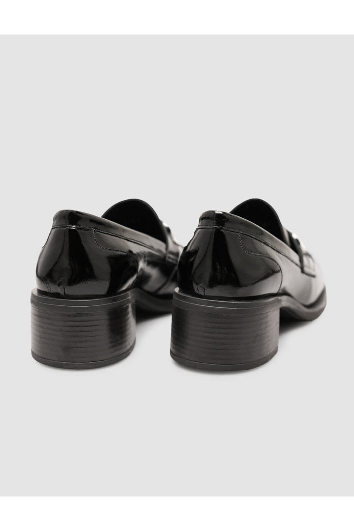 Cabani Shoes Chaussures Loafer pour femmes en cuir verni noir avec boucle en métal. - Noir