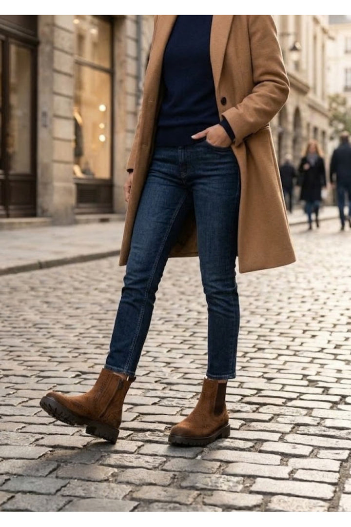 Wavelys ELCHE Bottes pour femmes en cuir suédé véritable couleur tabac avec détails de brûlage spécial et découpe au laser, élégantes et zippées. - Marron