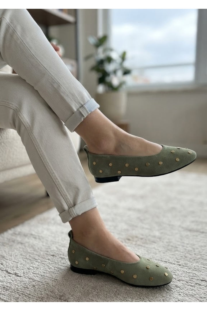 Wavelys LYN Chaussures Ballerines en Cuir Suédé Véritable à Semelle Confortable avec Clous Métalliques - Vert