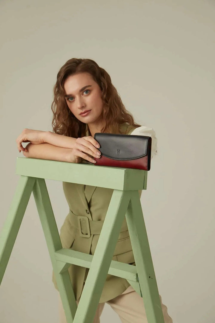 Helmbrook Porte-cartes à compartiments multiples Ashley en cuir pour femme avec fermeture à glissière protégée par RFID Noir Claret Rouge