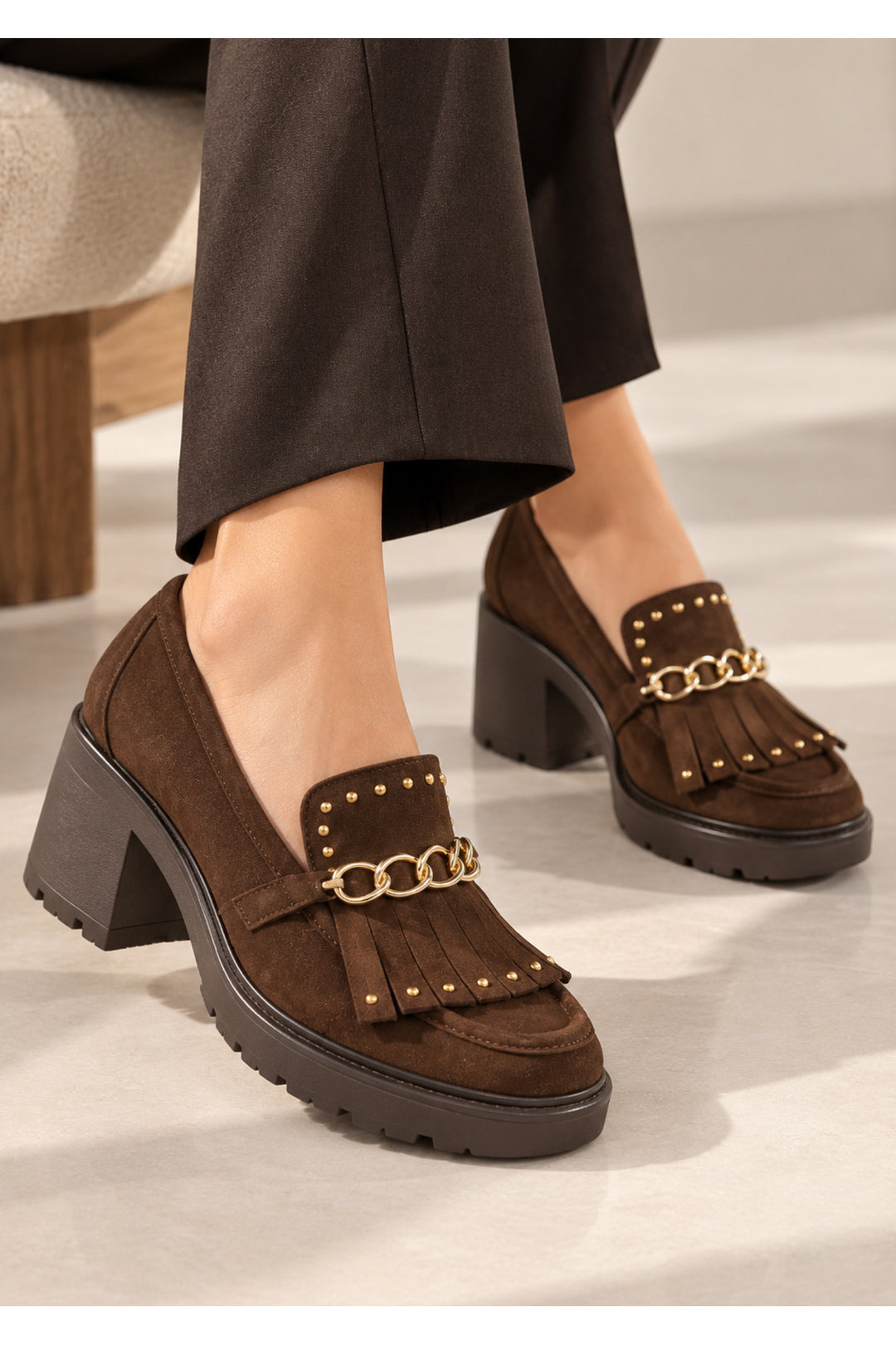 Wavelys Femme Mocassins à plateforme en suède avec détails dorés - Noir