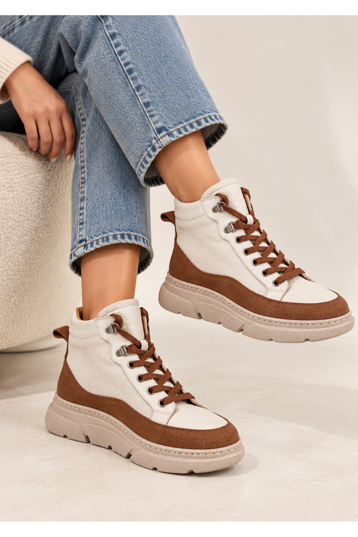 Wavelys Bottine épaisse en cuir véritable beige avec des détails marron. - Beige