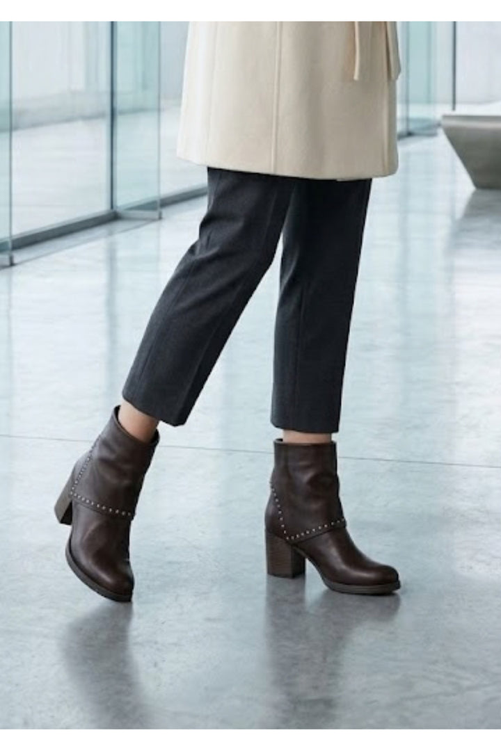 Wavelys Bottines à talons en cuir véritable marron avec détails cloutés - Marron