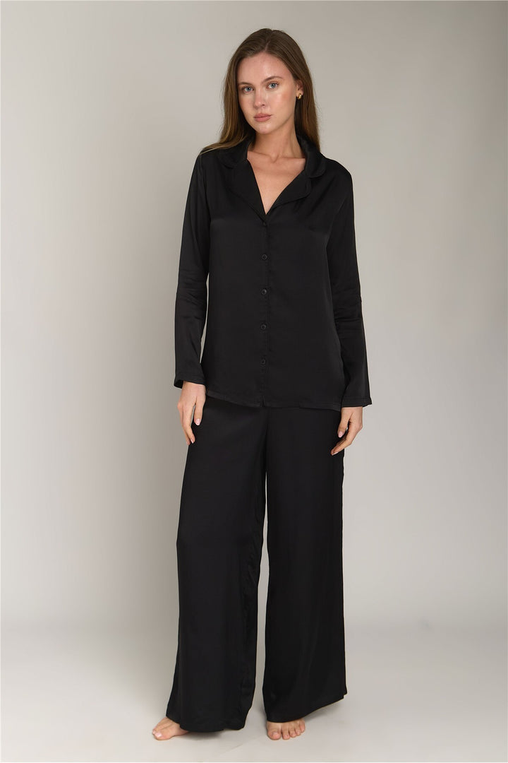 Lovely Things GERALDINE Ensemble de Pyjama en Satin avec Chemise à Manches Longues et Pantalon - Noir