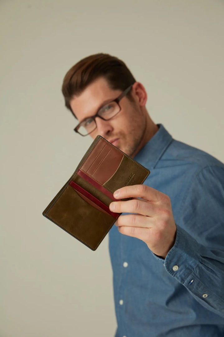 Helmbrook Portefeuille en cuir véritable pour homme Slim Design Multi-Bay Protégé par RFID Dayton Khaki Plus
