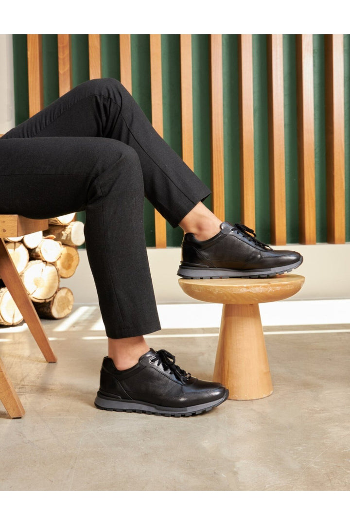 Cabani Shoes Chaussures de sport pour hommes en cuir véritable avec lacets noirs en cuir revêtu. - Noir