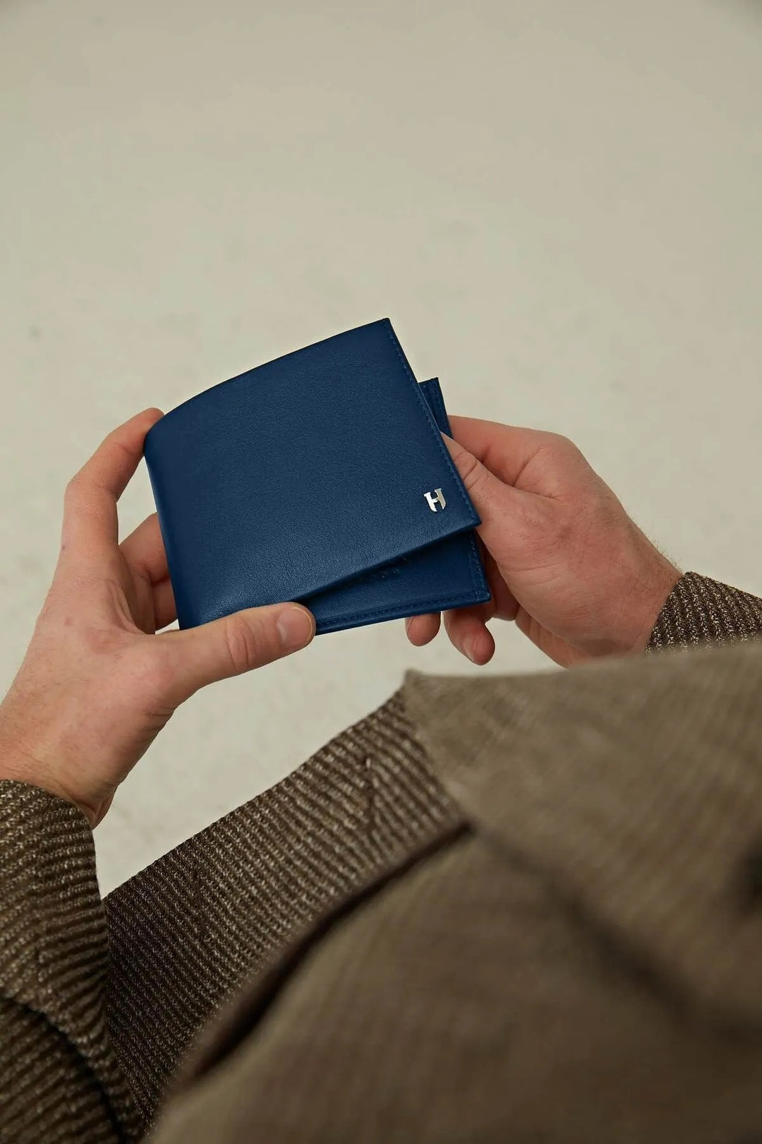 helmbrook Portefeuille en cuir véritable pour homme Design personnalisé Protégé RFID Tanner Bleu marine