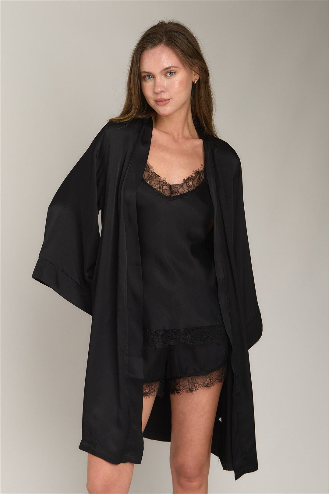 Lovely Things Robe de chambre courte en satin Géraldine - Noir