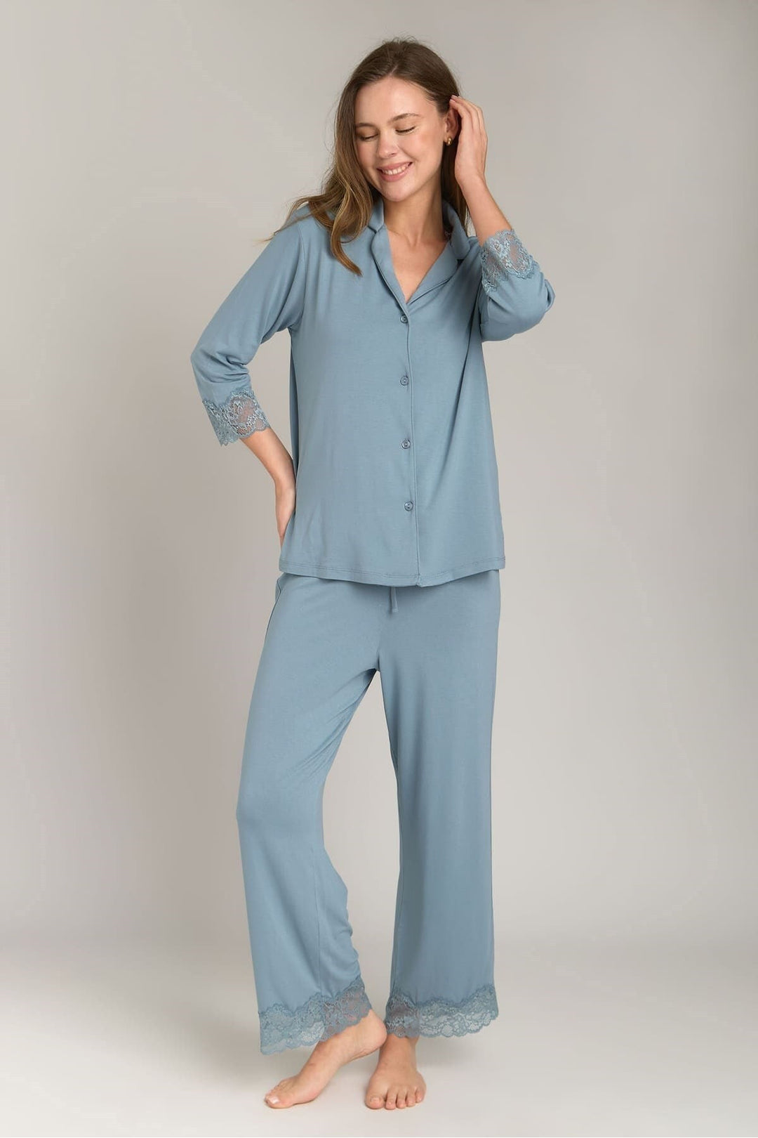 Lovely Things SOPHIA Ensemble de Pyjama Chemisier à Manches 3/4 et Pantalon - Bleu