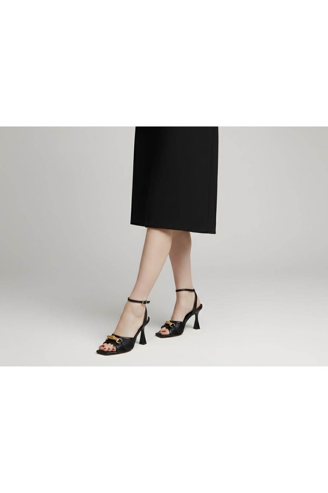 Wavelys MORONE Sandales à talons en simili cuir pour femmes avec accessoires dorés - Noir