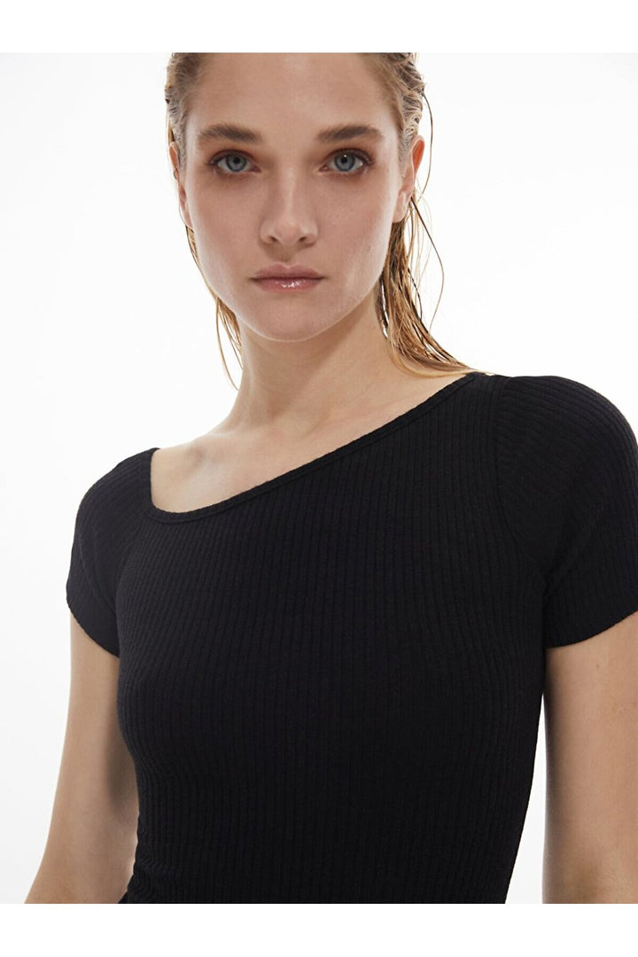 LTB Robe courte asymétrique à col noir