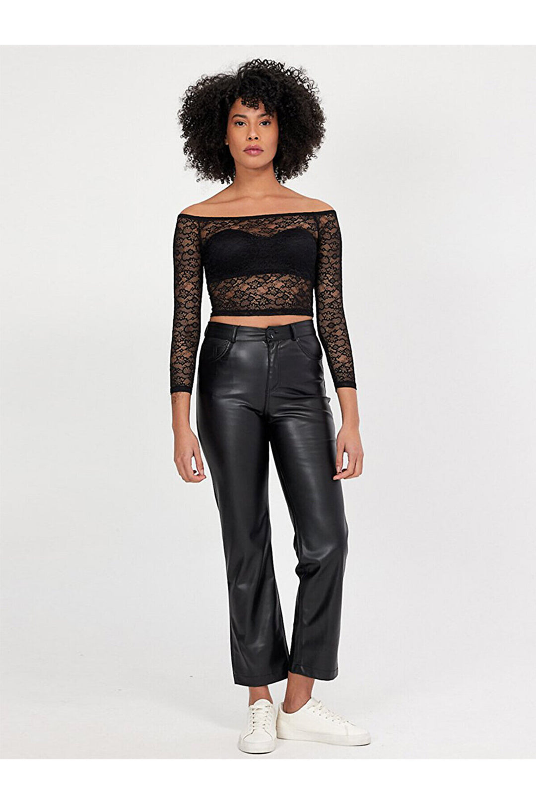 LTB Sweat noir à épaules ouvertes et boule courte en dentelle