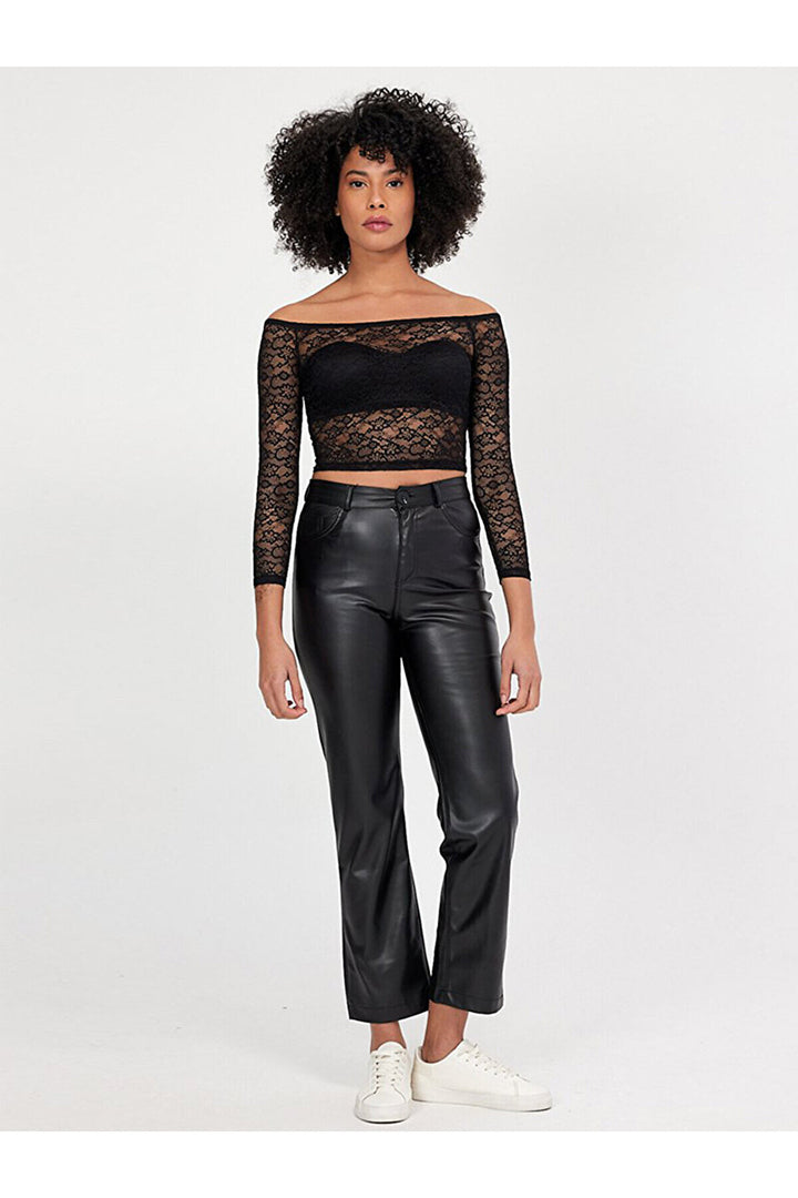 LTB Sweat noir à épaules ouvertes et boule courte en dentelle