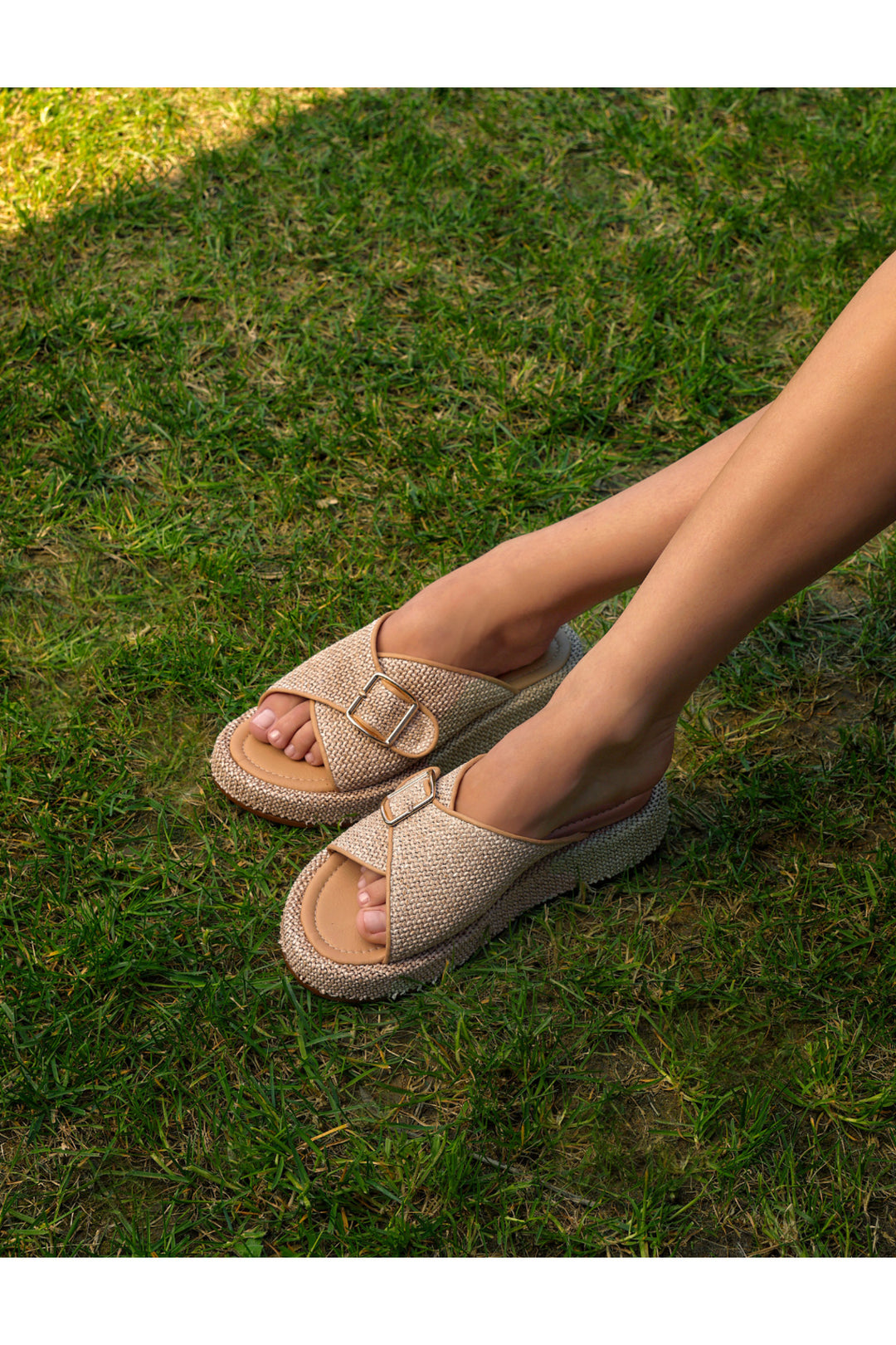 Cabani Shoes Sandales femmes beige avec détails en osier - Multicolore