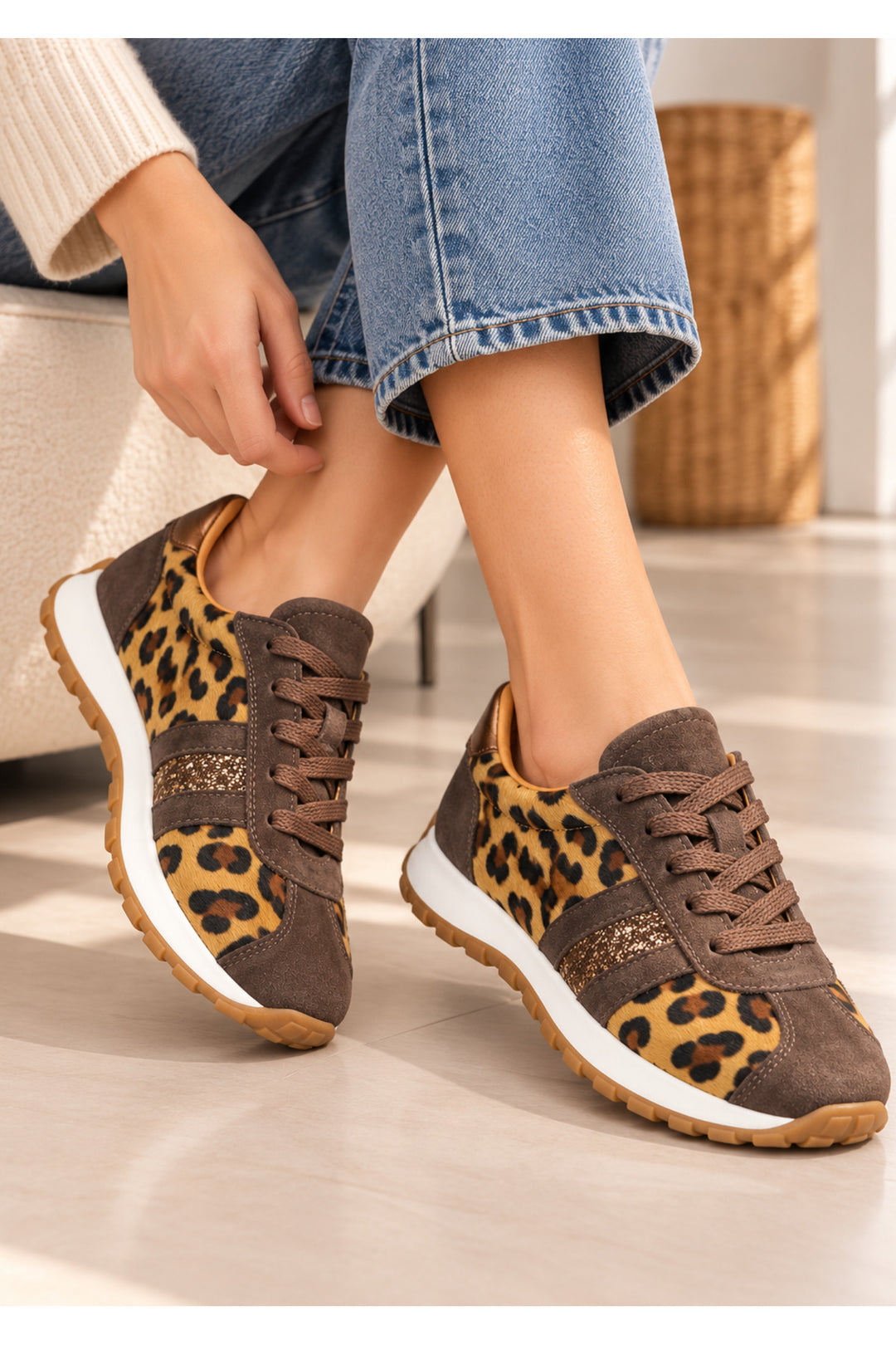 Wavelys Baskets confortables pour femmes en cuir suédé véritable kaki avec semelle en caoutchouc souple et flexible. - Marron