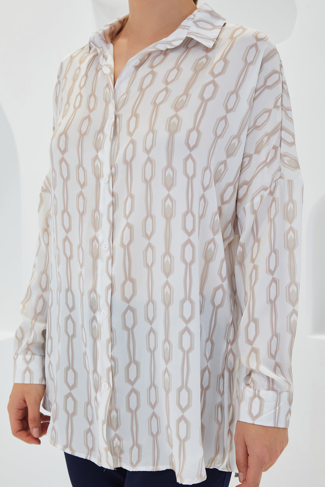 Bigdart Chemise en satin oversize beige et blanc à motifs pour femme 3985
