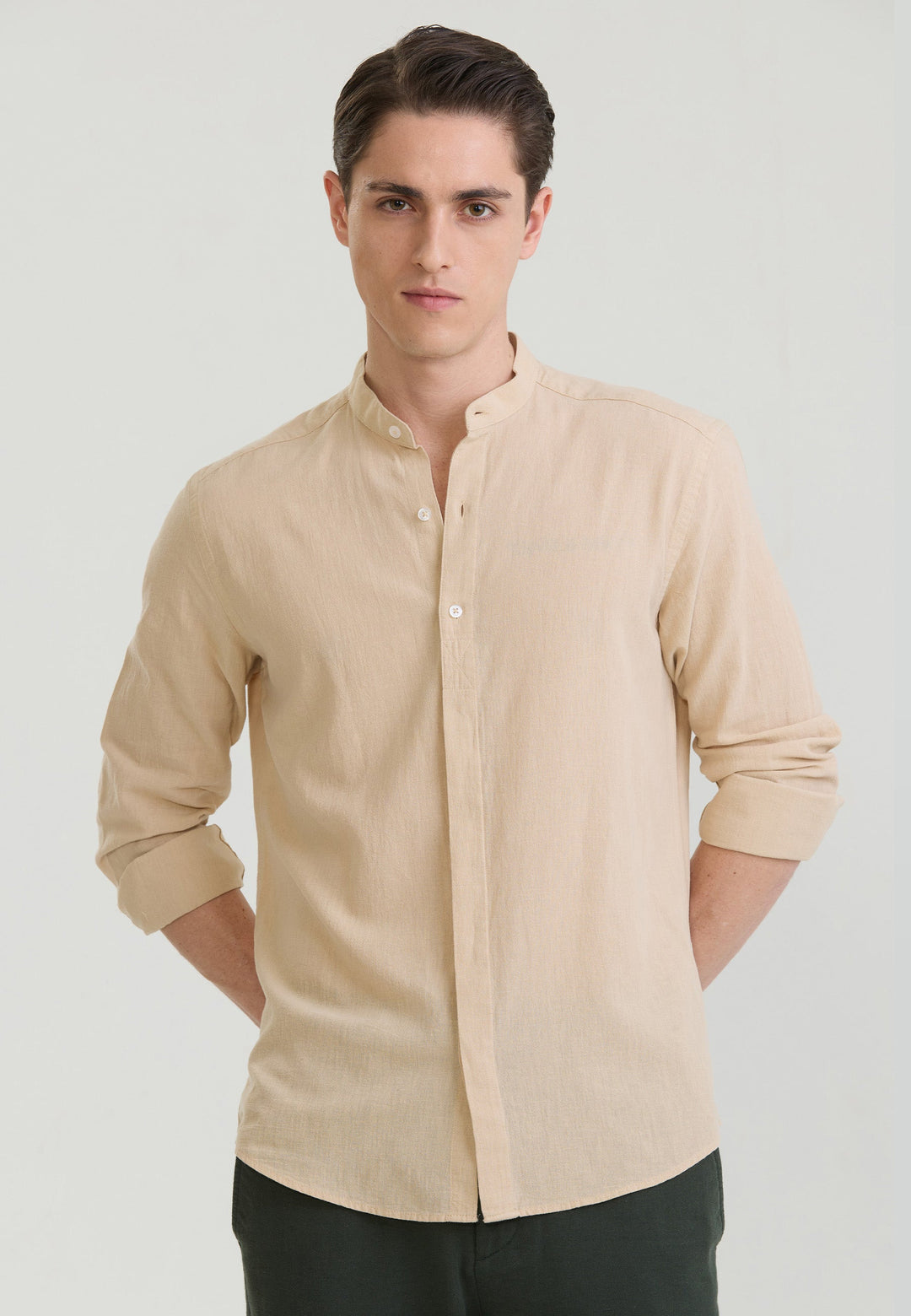Felix Hardy Chemise à col mao en lin mélangé pour homme - Beige