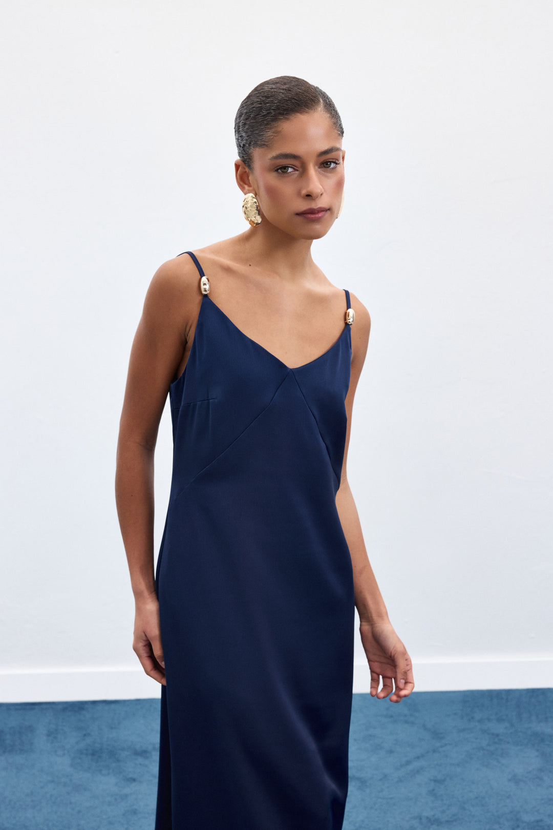 Sateen Robe Satinée à Bretelles avec Détails Accessoires - Bleu marine