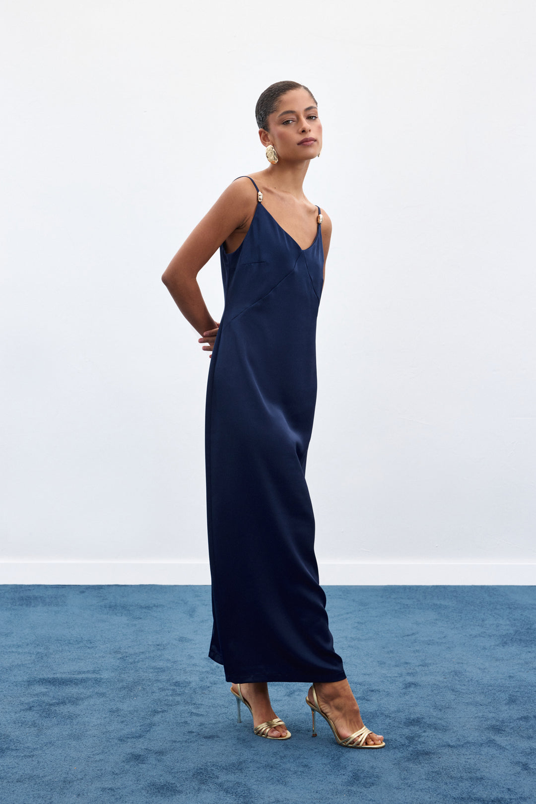 Sateen Robe Satinée à Bretelles avec Détails Accessoires - Bleu marine