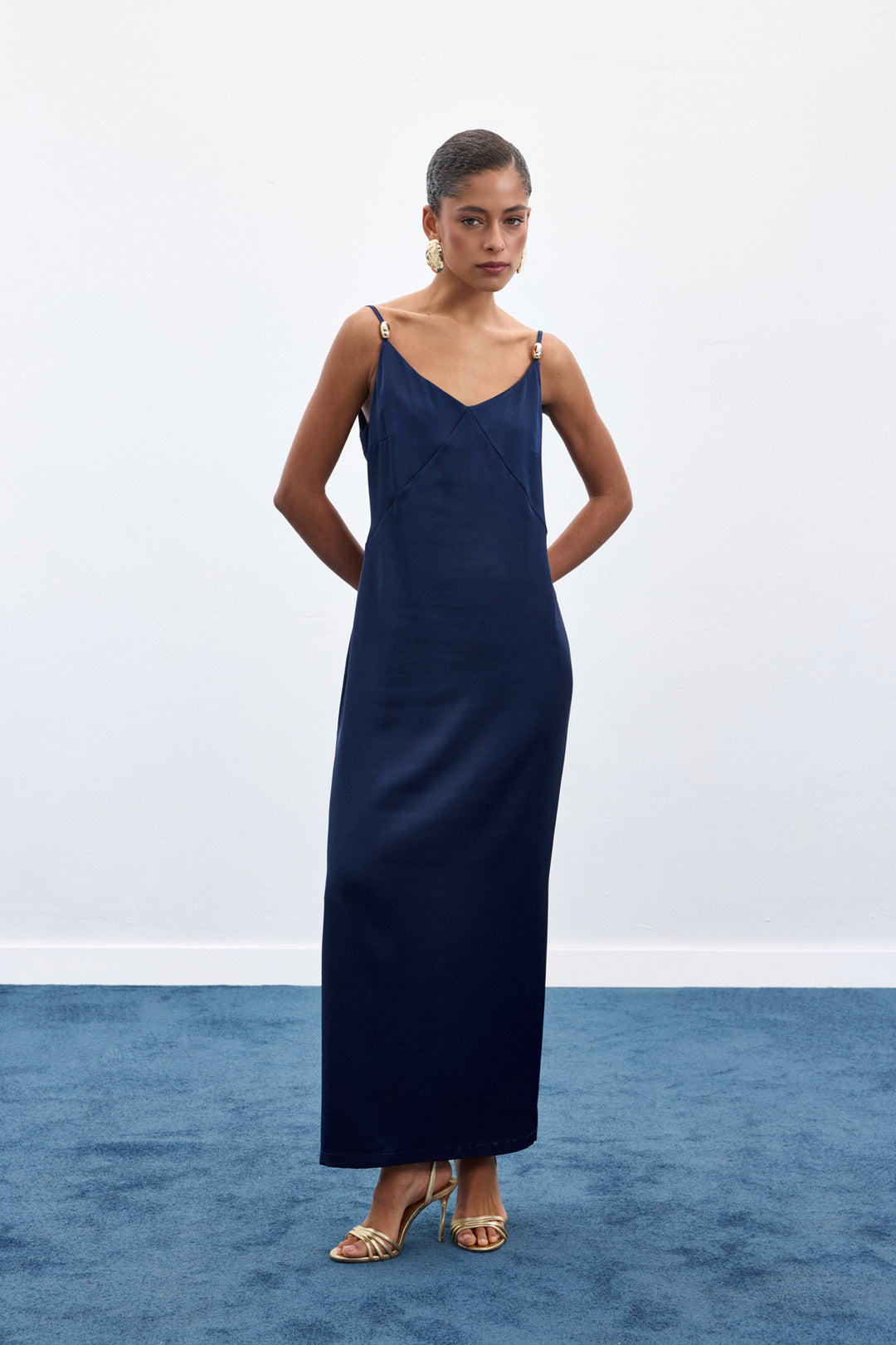 Sateen Robe Satinée à Bretelles avec Détails Accessoires - Bleu marine