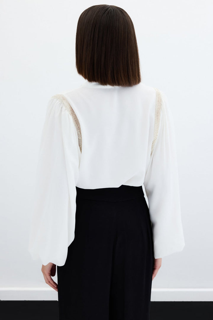 Sateen Blouse Bodysuit avec Détails Accessoires - Écru
