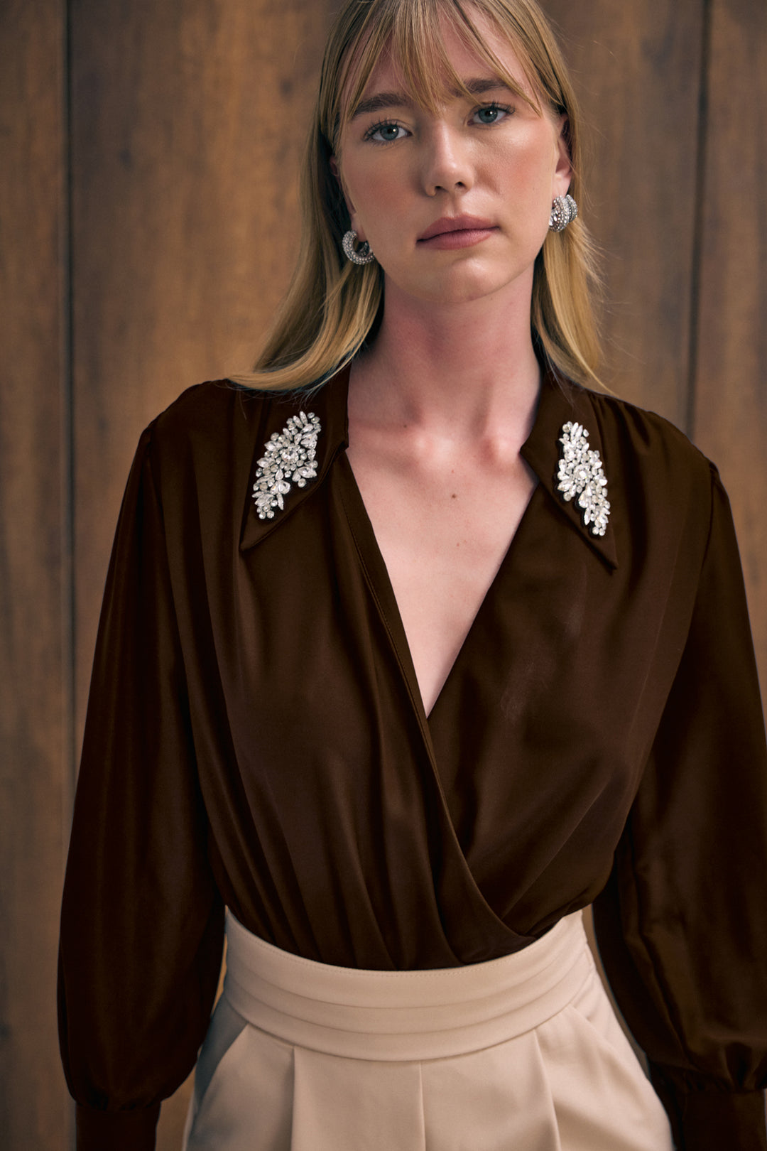 Sateen Blouse body avec détails d'accessoires - Marron
