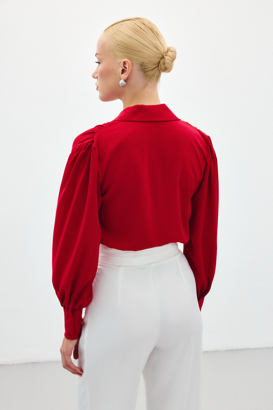 Sateen Blouse body avec détails d'accessoires - Rouge