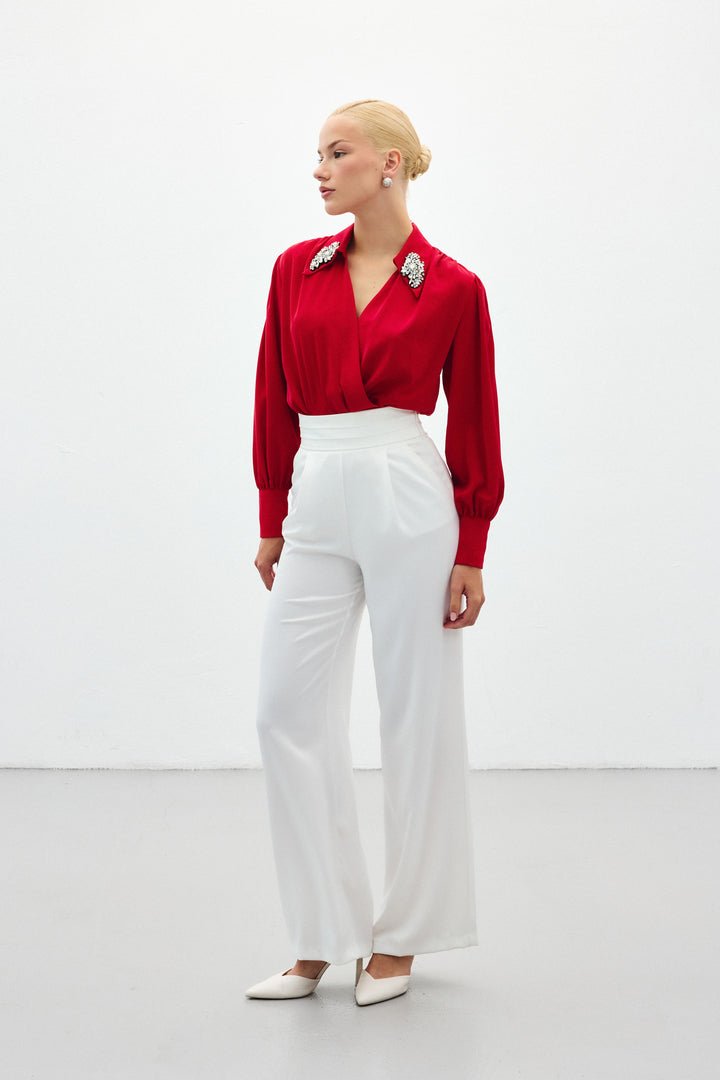 Sateen Blouse body avec détails d'accessoires - Rouge