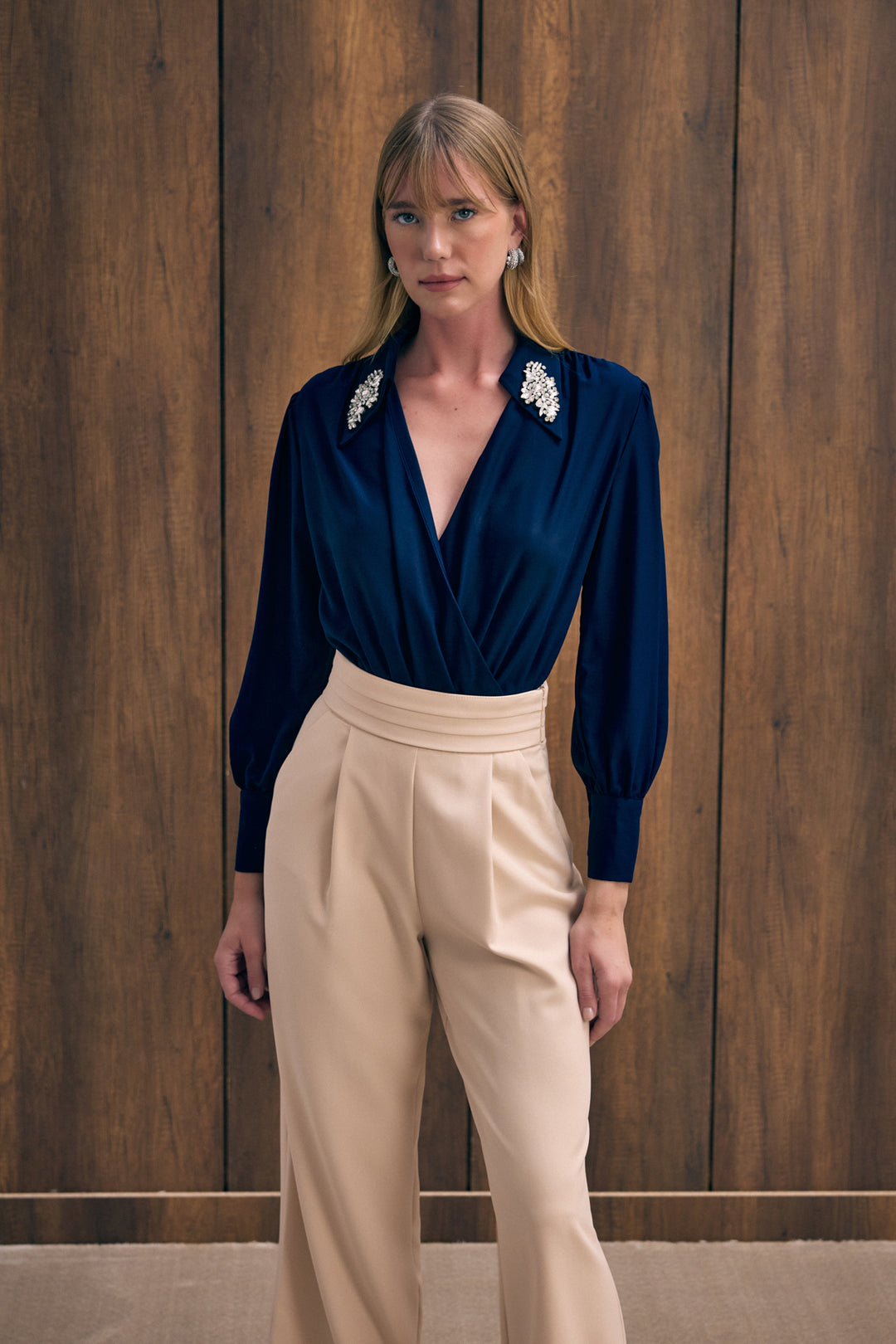 Sateen Blouse body avec détails d'accessoires - Bleu marine