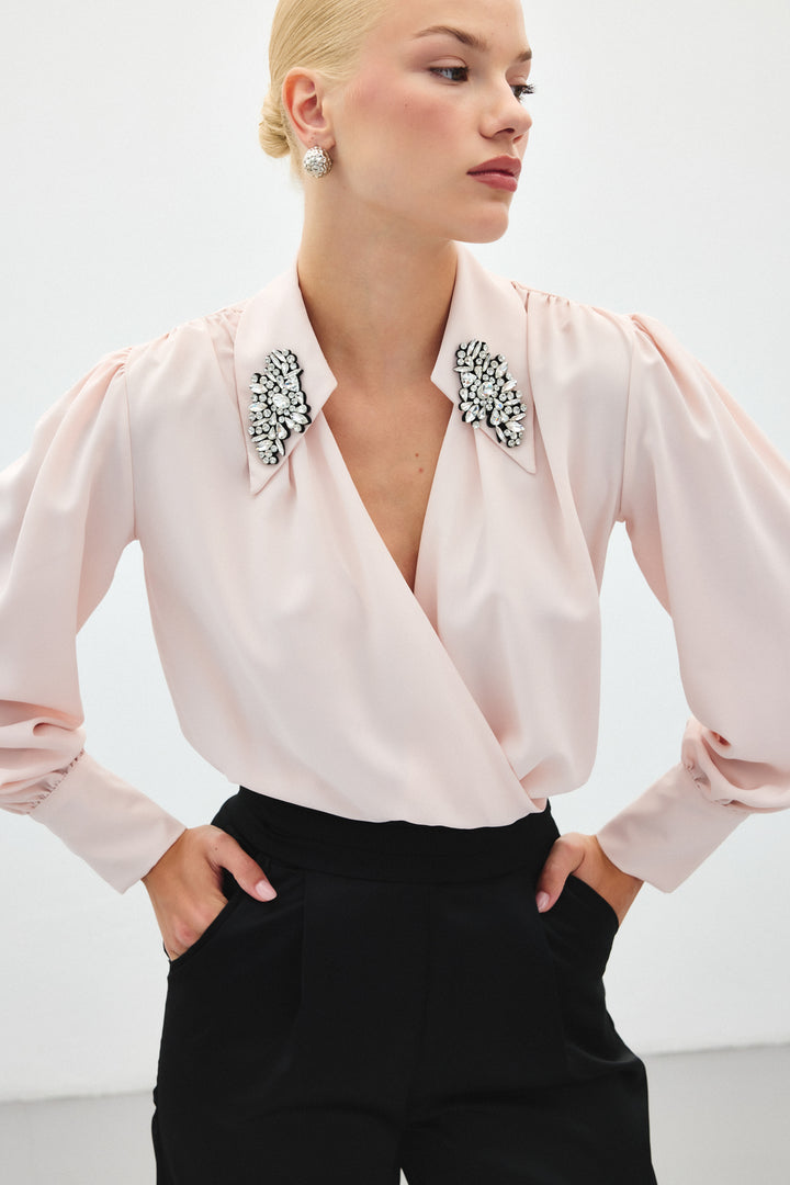 Sateen Blouse body avec détails d'accessoires - Poudre
