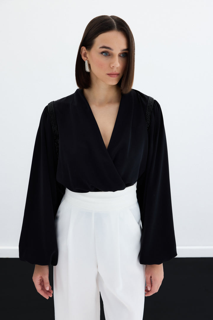 Sateen Blouse Bodysuit avec Détails Accessoires - Noir