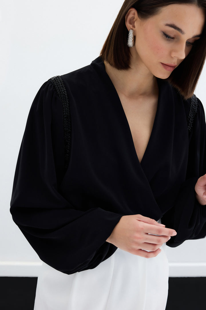 Sateen Blouse Bodysuit avec Détails Accessoires - Noir