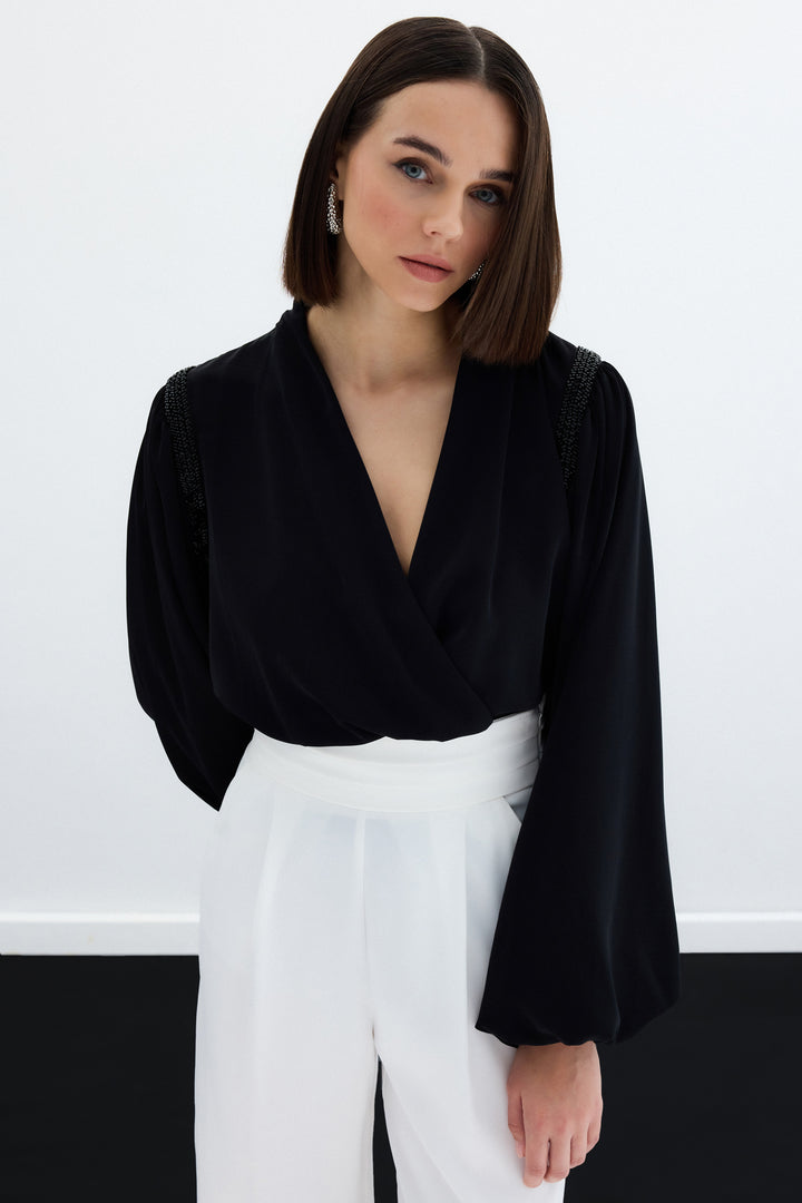 Sateen Blouse Bodysuit avec Détails Accessoires - Noir
