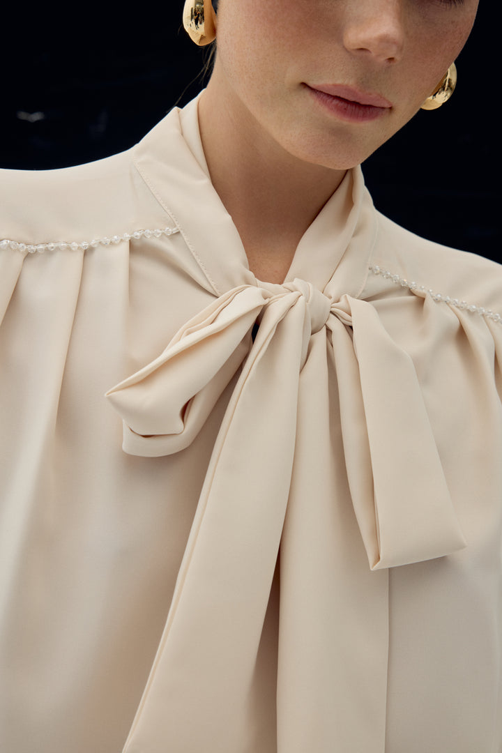 Sateen Blouse avec Détail Accessoire et Foulard - Beige