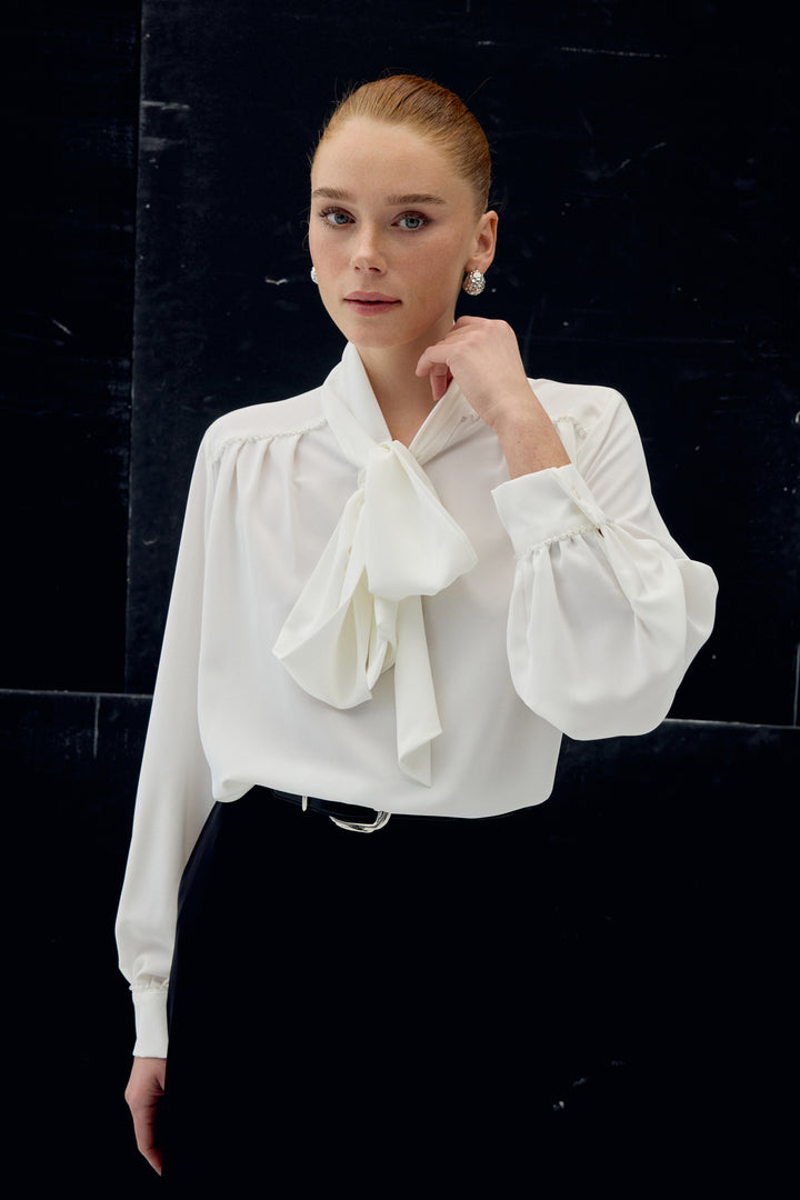 Sateen Blouse avec Foulard Détail - Écru
