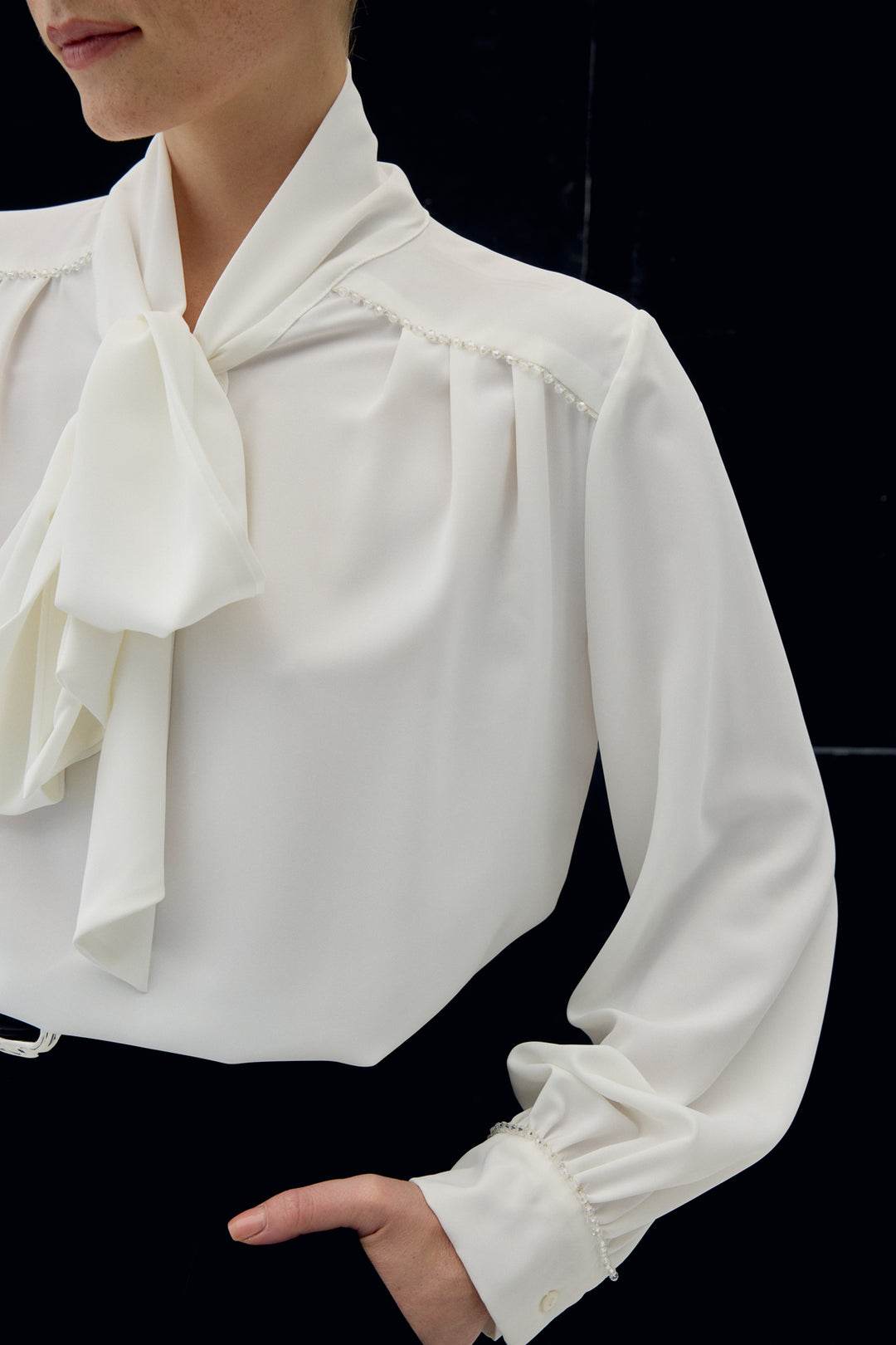 Sateen Blouse avec Foulard Détail - Écru