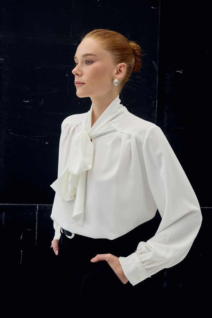 Sateen Blouse avec Foulard Détail - Écru