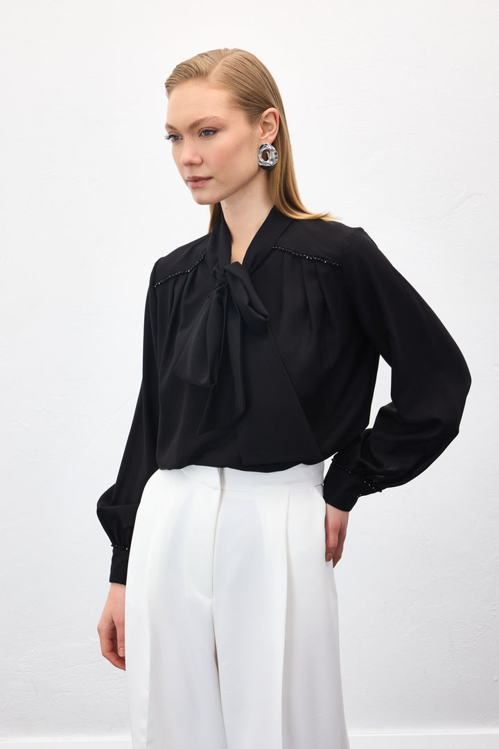 Sateen Blouse avec Détail Accessoire et Foulard - Noir