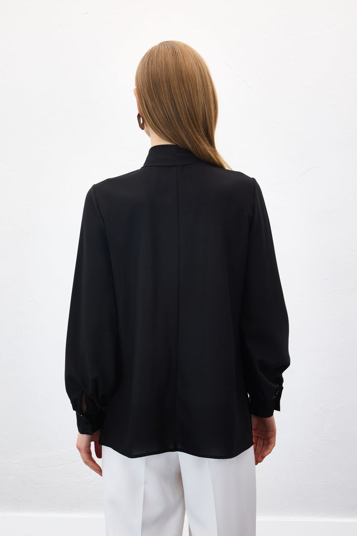 Sateen Blouse avec Détail Accessoire et Foulard - Noir