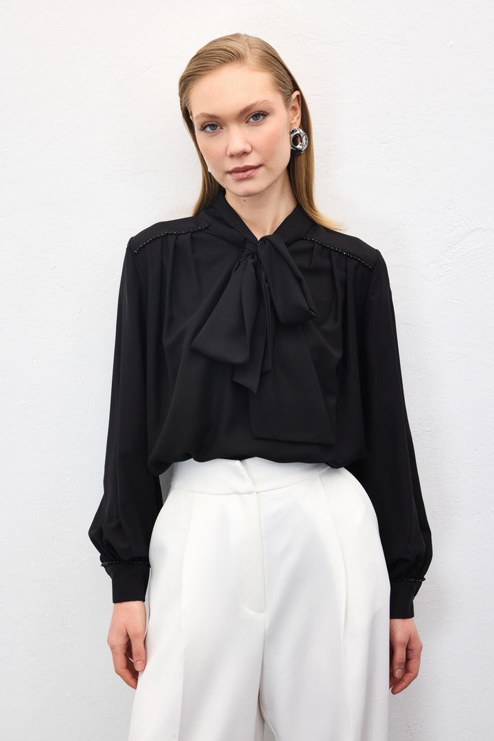 Sateen Blouse avec Détail Accessoire et Foulard - Noir