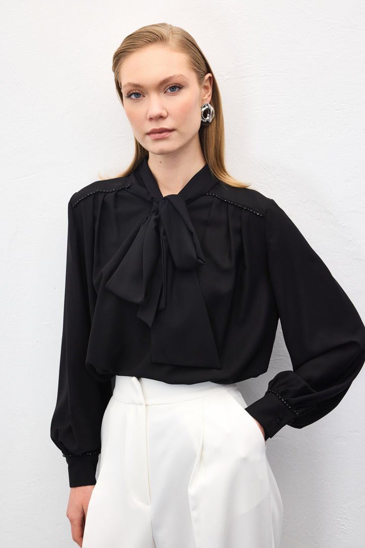 Sateen Blouse avec Détail Accessoire et Foulard - Noir