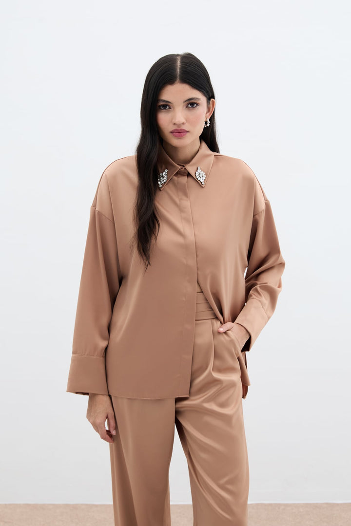 Sateen Chemise avec Détails Accessoires - camel