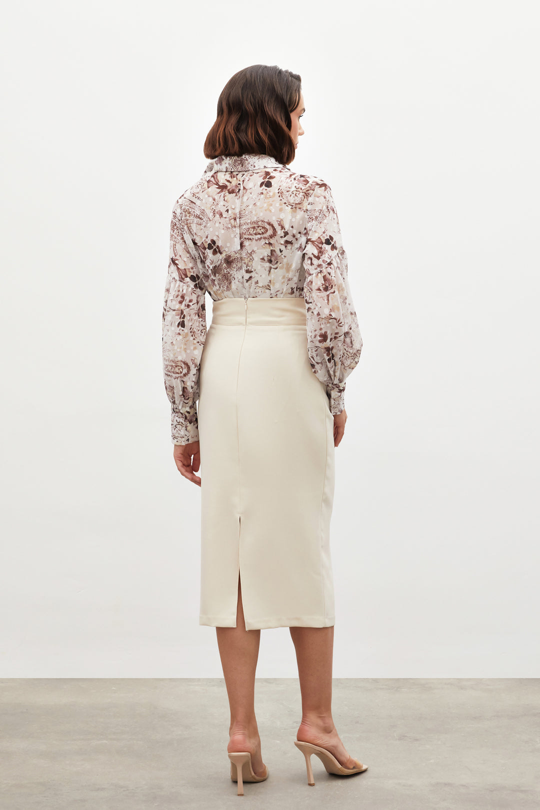 Sateen Jupe crayon avec détails d'accessoires - Beige