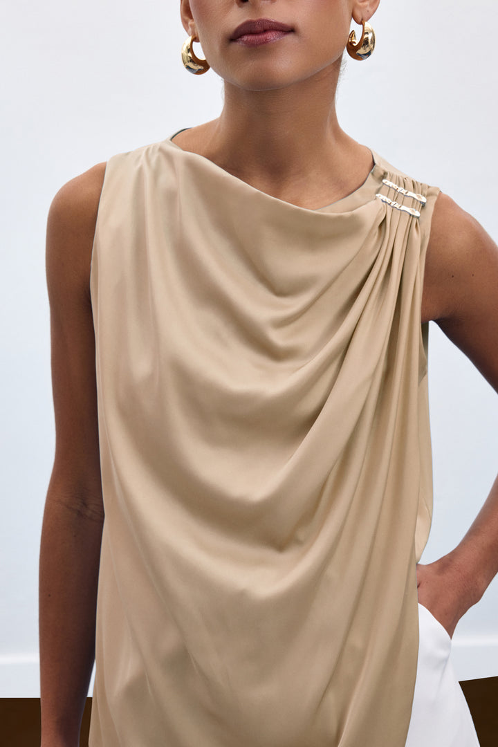 Sateen Blouse Sans Manches avec Détail Accessoire - Beige