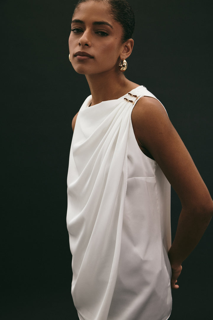 Sateen Blouse Sans Manches avec Détail Accessoire - Écru