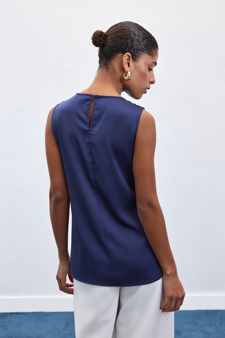 Sateen Blouse Sans Manches avec Détail Accessoire - Bleu marine